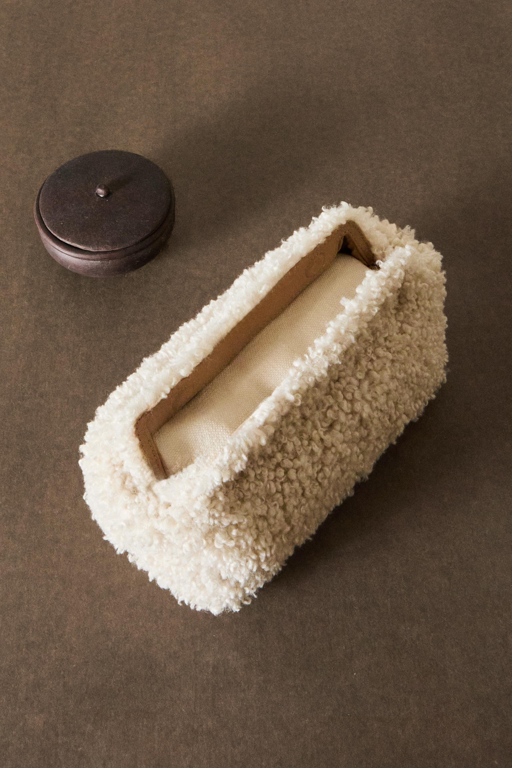 TROUSSE DE TOILETTE IMITATION FOURRURE MOYENNE